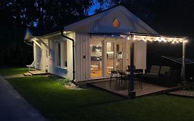 Modernt gästhus med två sovrum och bäddsoffa